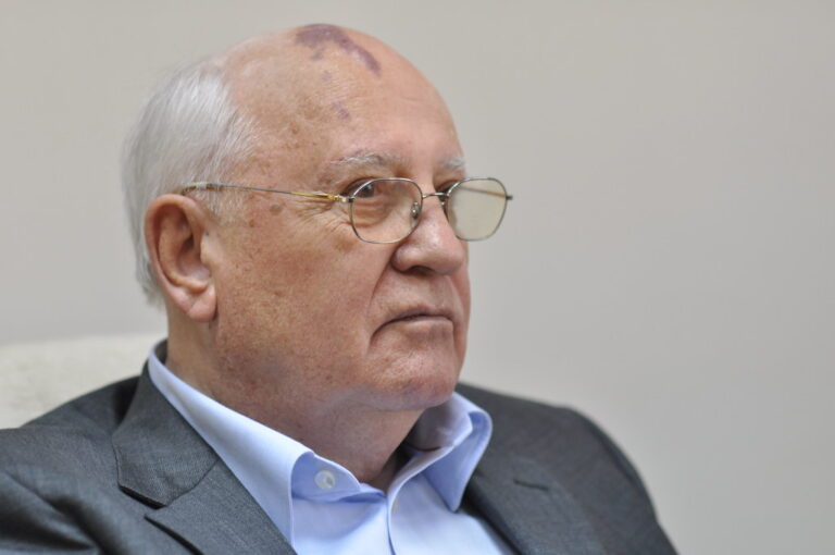 Gorbachev: La Sorprendente Transformación del Mundo Soviético 2 gorbachev la sorprendente transformacion del mundo sovietico