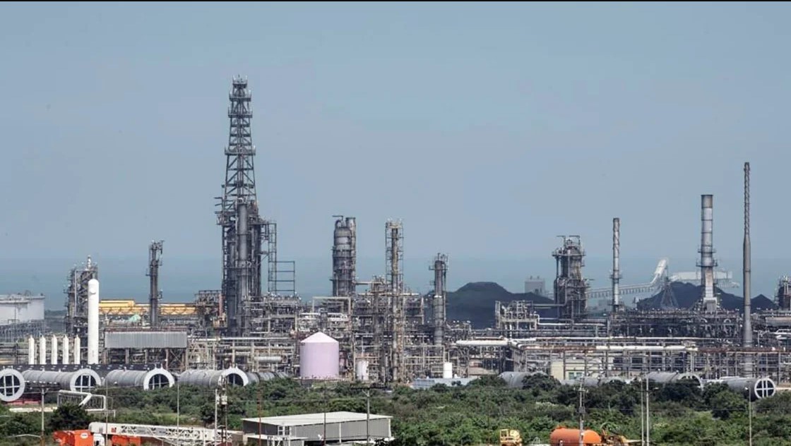 Petroquímica: Tipos, Usos y Curiosidades que Sorprenden 4 petroquimica tipos usos y curiosidades que sorprenden