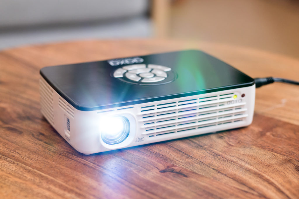 QUÉ ES UN PROYECTOR DESCUBRE su PODER para PROYECTAR 2 que es un proyector descubre su poder para proyectar