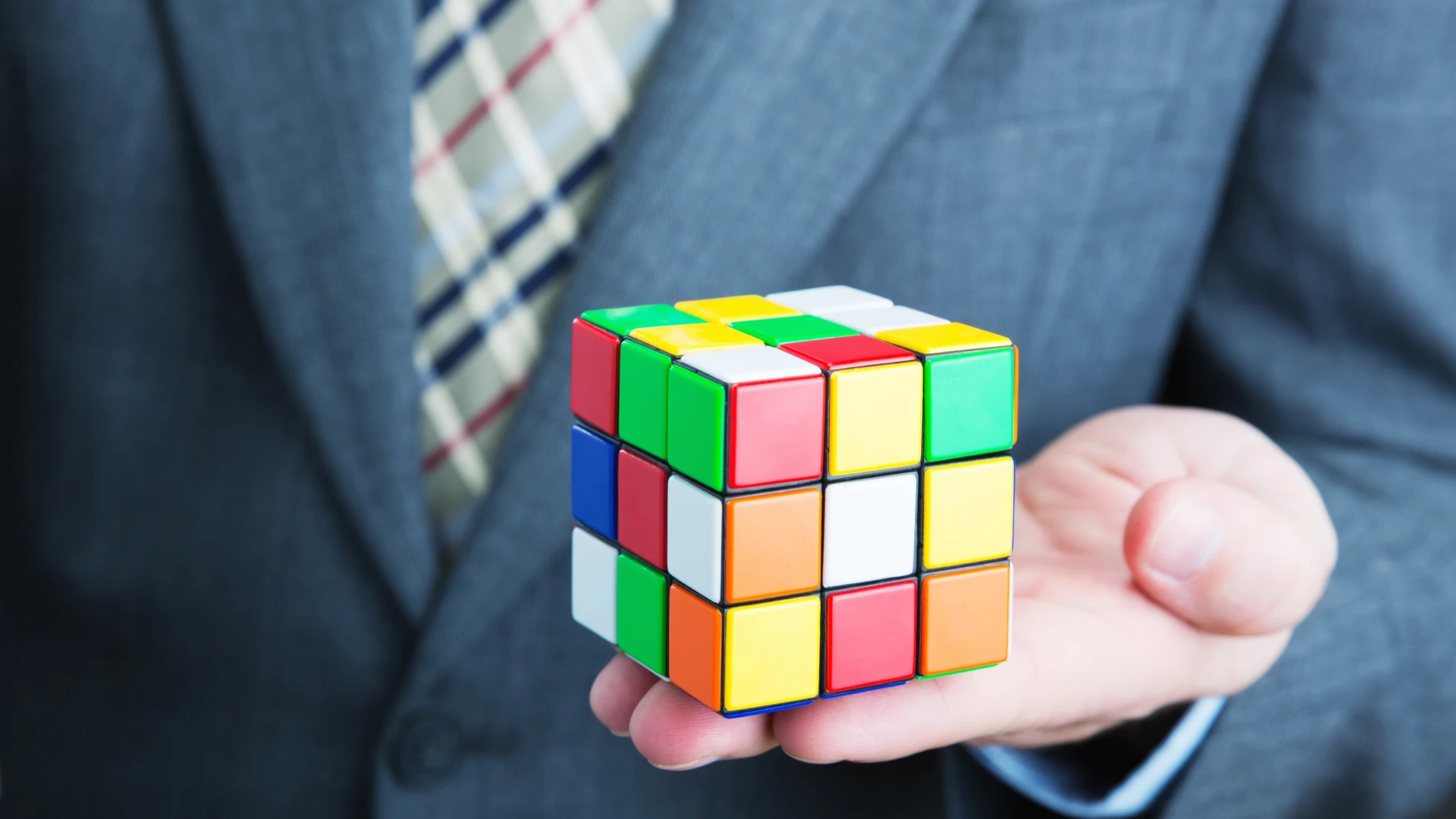 quien invento el cubo de rubik descubre la verdad